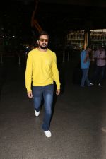 Riteish Deshmukh Spotted At Airport on 15th Nov 2017 (13)_5a0d02bd2a7f9.JPG