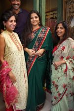  Vidya Balan at The Special Designer Sari Collection in Gopi Vaid Store on 16th Nov 2017 (90)_5a0e7e5faea4d.JPG