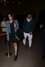 John Abraham With His Wife Spotted At Airport on 16th Nov 2017 (1)_5a0e7e8085c6d.JPG