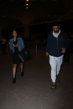 John Abraham With His Wife Spotted At Airport on 16th Nov 2017 (11)_5a0e7e86b403f.JPG