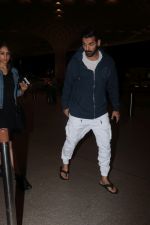 John Abraham With His Wife Spotted At Airport on 16th Nov 2017 (15)_5a0e7e897fe61.JPG
