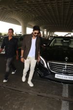Shahid Kapoor Spotted At Airport on 17th Nov 2017 (6)_5a0fd2362b568.JPG
