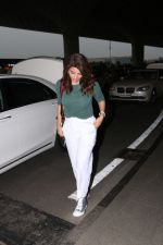 Shama Sikander Spotted At Airport on 17th Nov 2017 (5)_5a0fd2450a306.JPG