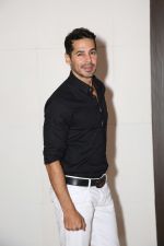 Dino Morea at a party for Ed Sheeran hosted by Farah Khan at her house on 19th Nov 2017 (75)_5a130b72952b8.jpg