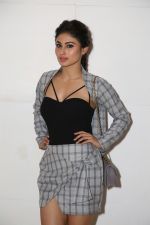 Mouni Roy at a party for Ed Sheeran hosted by Farah Khan at her house on 19th Nov 2017 (15)_5a130c3a2c185.jpg