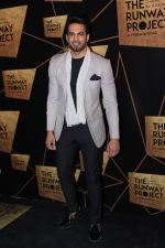 Upen Patel at the Red Carpet Of The Runway Project on 20th Nov 2017 (44)_5a139874ddf86.JPG