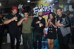 Ali Fazal, Pulkit Samrat, Manjot Singh, Varun Sharma, Richa Chadda with The Cast Of Fukrey Returns Visit At Most Popular Spots Of Mumbai on 21st Nov 2017 (111)_5a152ff16ad0c.JPG