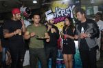 Ali Fazal, Pulkit Samrat, Manjot Singh, Varun Sharma, Richa Chadda with The Cast Of Fukrey Returns Visit At Most Popular Spots Of Mumbai on 21st Nov 2017 (114)_5a152ff205252.JPG