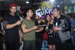 Ali Fazal, Pulkit Samrat, Manjot Singh, Varun Sharma, Richa Chadda with The Cast Of Fukrey Returns Visit At Most Popular Spots Of Mumbai on 21st Nov 2017 (121)_5a152ff332645.JPG