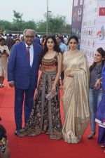 Janhvi Kapoor, Sridevi, Boney Kapoor at IFFI 2017 Opening Ceremony on 20th Nov 2017 (85)_5a1527d993d27.JPG