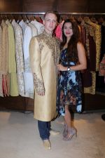 Aashka Goradia, Brent Goble at the Designer Duo Pawan & Pranav designs Wedding Outfit for Brent Goble on 22nd Nov 2017 (11)_5a16534585c68.JPG
