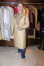 Brent Goble at the Designer Duo Pawan & Pranav designs Wedding Outfit for Brent Goble on 22nd Nov 2017 (13)_5a165347c054a.JPG