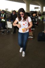 Zareen Khan Spotted At Airport on 22nd Nov 2017 (12)_5a164b3bb1581.JPG
