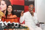  Sunny Leone makes a grand appearance at the K-Lounge store in Borivali on 28th Nov 2017 (4)_5a1e2668cb5d8.jpg