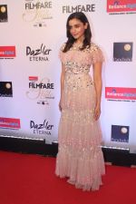 Alia Bhatt at the Red Carpet Of Filmfare Glamour & Style Awards on 1st Dec 2017 (273)_5a2244f9bb69c.JPG