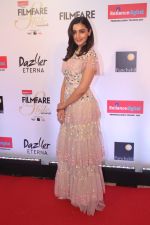 Alia Bhatt at the Red Carpet Of Filmfare Glamour & Style Awards on 1st Dec 2017 (277)_5a2244fc7192a.JPG