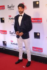 Hrithik Roshan at the Red Carpet Of Filmfare Glamour & Style Awards on 1st Dec 2017 (256)_5a224618eed34.JPG