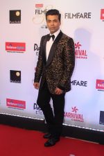 Karan Johar at the Red Carpet Of Filmfare Glamour & Style Awards on 1st Dec 2017 (143)_5a22472bde67b.JPG