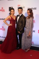 Kriti Sanon, Karan Johar, Sonakshi Sinha at the Red Carpet Of Filmfare Glamour & Style Awards on 1st Dec 2017 (137)_5a2248604e83e.JPG