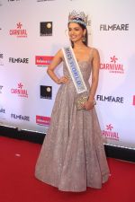 Manushi Chillar at the Red Carpet Of Filmfare Glamour & Style Awards on 1st Dec 2017 (99)_5a224877a08b2.JPG