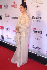 Rekha at the Red Carpet Of Filmfare Glamour & Style Awards on 1st Dec 2017 (405)_5a224a2203ebc.JPG