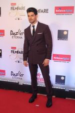 Sooraj Pancholi at the Red Carpet Of Filmfare Glamour & Style Awards on 1st Dec 2017 (367)_5a224abac811a.JPG