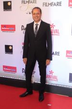 at the Red Carpet Of Filmfare Glamour & Style Awards on 1st Dec 2017 (57)_5a22456c69733.JPG