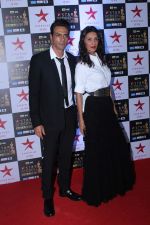 Arjun Rampal, Meher Jessia at the Red Carpet of Star Screen Awards in Mumbai on 3rd Dec 2017 (133)_5a24cd5f1bc97.JPG