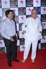 Gulzar at the Red Carpet of Star Screen Awards in Mumbai on 3rd Dec 2017 (111)_5a24ce718e5e8.JPG