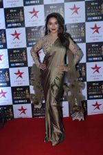 Madhuri Dixit at the Red Carpet of Star Screen Awards in Mumbai on 3rd Dec 2017 (85)_5a24ced14e7e1.JPG