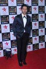 Varun Dhawan at the Red Carpet of Star Screen Awards in Mumbai on 3rd Dec 2017 (241)_5a24d081a8006.JPG