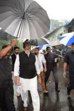 Amitabh Bachchan at Shashi Kapoor Funeral on 4th Nov 2017 (26)_5a2807d021909.jpg