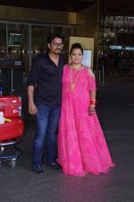 Bharti Singh and Harsh Limbachiyaa spotted in Mumbai After Marriage on 6th Dec 2017 (59)_5a281d9f7e495.JPG