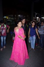 Bharti Singh and Harsh Limbachiyaa spotted in Mumbai After Marriage on 6th Dec 2017 (78)_5a281da5859f5.JPG