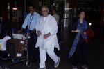 Gulzar Spotted At Airport on 6th Dec 2017 (2)_5a281ce00ccf1.JPG