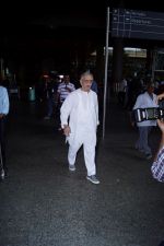 Gulzar Spotted At Airport on 6th Dec 2017 (8)_5a281ce3b9c20.JPG