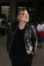 Mia Michaels Spotted At Airport on 8th Dec 2017 (49)_5a2be4ed193d2.JPG