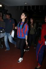 Yami Gautam Spotted At Airport on 8th Dec 2017 (1)_5a2be59e6cdbd.JPG
