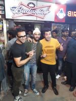 Pulkit Samrat, Manjot Singh, Varun Sharma at the Success Celebration Of Fukrey Returnson 10th Dec 2017 (15)_5a2e367094e73.jpg