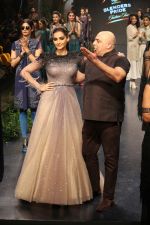 Sonam Kapoor At Blenders Pride Fashion Tour 2017 on 10th Dec 2017 (91)_5a2e03782750a.JPG