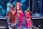 Geeta Kapoor, Shilpa Shetty on the sets of Super Dancer Chapter 2 on 11th Dec 2017 (426)_5a2f6595d45fd.JPG