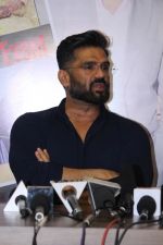 Suniel Shetty at the Unveiling Of Stardust Dhamakedaar Naaz Women Achievers Of India Awarsa Issue on 11th Dec 2017 (114)_5a2f5cac6a976.JPG