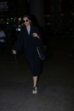 Sonam Kapoor Spotted At Airport on 12th Dec 2017 (2)_5a30d65c3cdfa.JPG