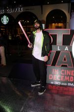 Karan Grover at the Red Carpet Premiere Of 2017_s Most Awaited Hollywood Film Disney Star War on 13th Dec 2017 (16)_5a3241d4cfa03.jpg