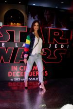 Sonali Bendre at the Red Carpet Premiere Of 2017_s Most Awaited Hollywood Film Disney Star War on 13th Dec 2017 (17)_5a324226786ca.jpg