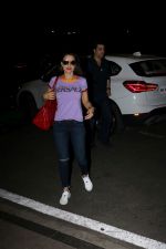 Ameesha Patel Spotted At Airport on 14th Dec 2017 (2)_5a3371e7e3c9d.JPG