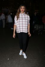 Daisy Shah Spotted At Airport on 16th Dec 2017 (11)_5a35211fc8f7f.JPG