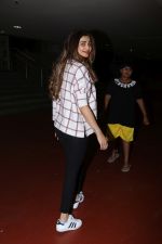 Daisy Shah Spotted At Airport on 16th Dec 2017 (20)_5a352143eca4f.JPG