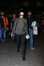 Malaika Arora Spotted At Airport on 16th Dec 2017 (2)_5a352116c1702.JPG