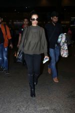 Malaika Arora Spotted At Airport on 16th Dec 2017 (4)_5a35211811f8e.JPG